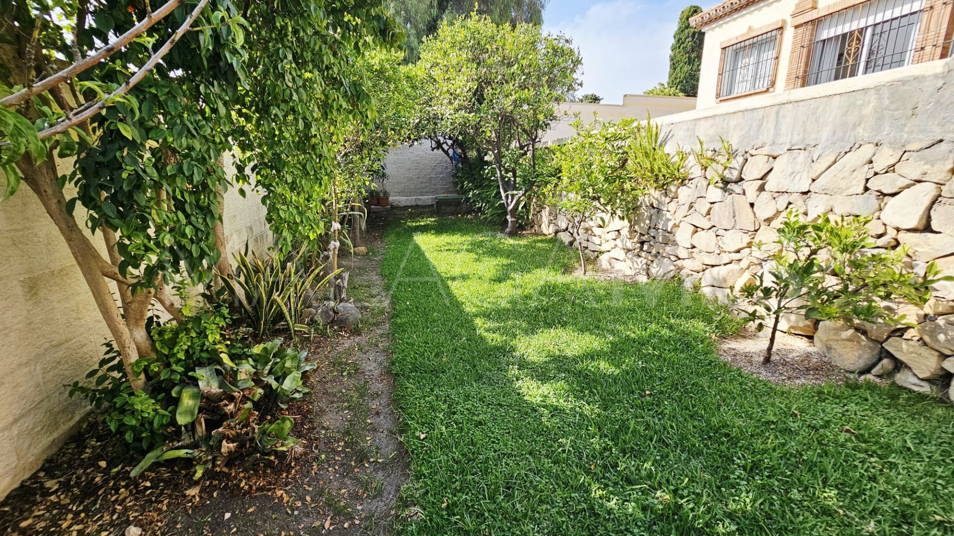 Villa for sale in Guadalmina Alta