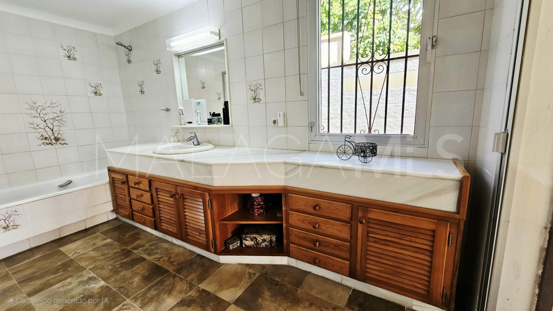 Villa for sale in Guadalmina Alta