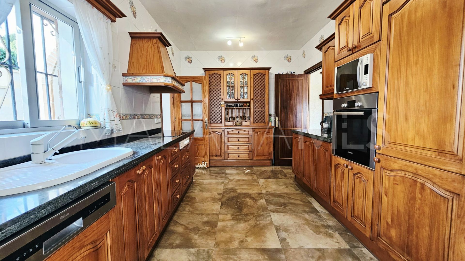 Villa for sale in Guadalmina Alta