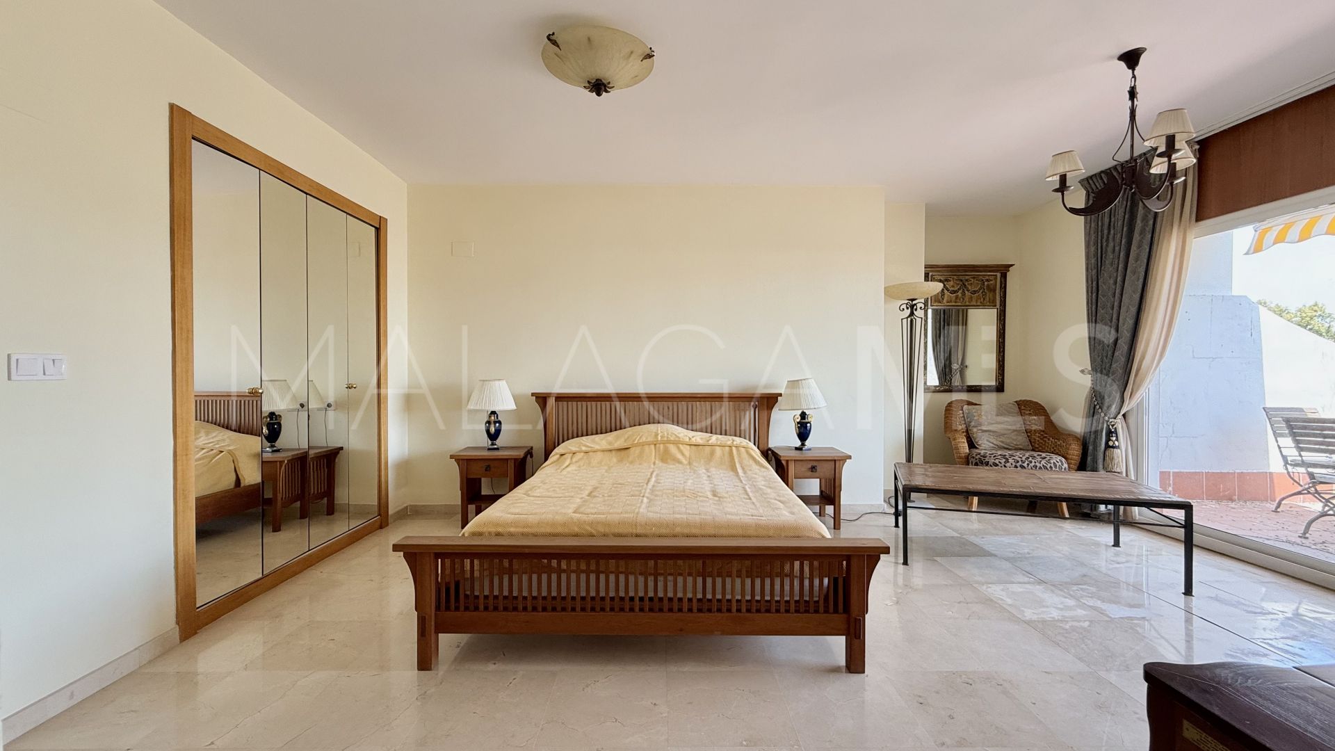 Zweistöckiges penthouse for sale in Campos de Guadalmina