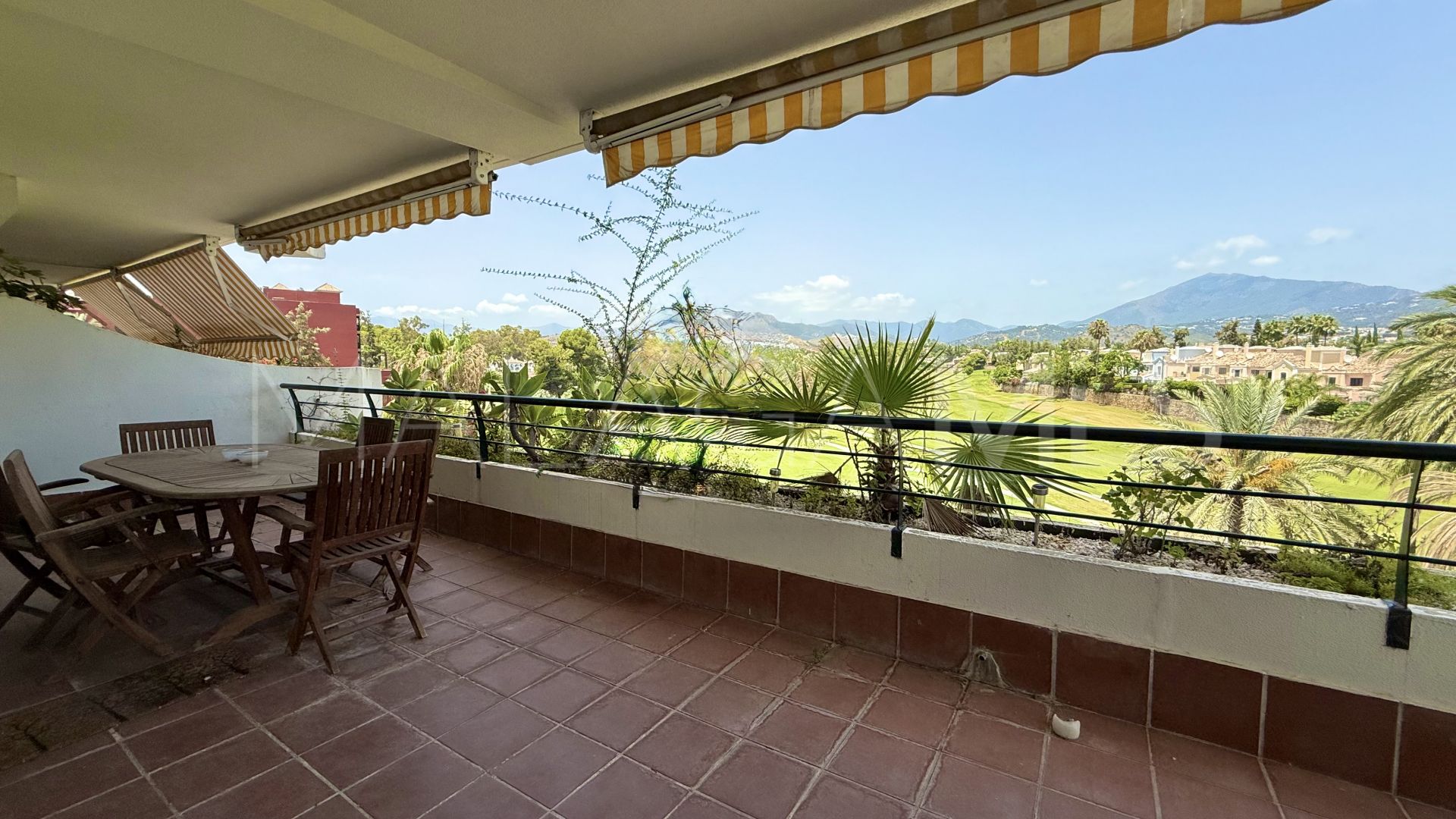 Zweistöckiges penthouse for sale in Campos de Guadalmina