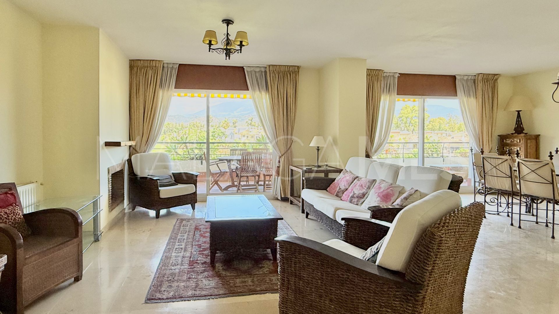 Zweistöckiges penthouse for sale in Campos de Guadalmina