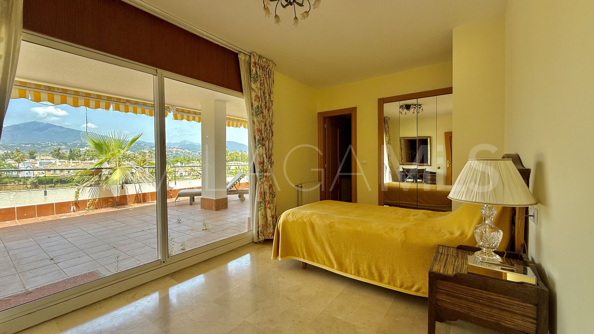 Zweistöckiges penthouse for sale in Campos de Guadalmina