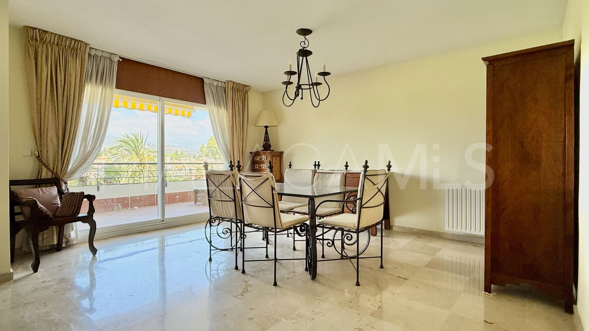 Zweistöckiges penthouse for sale in Campos de Guadalmina