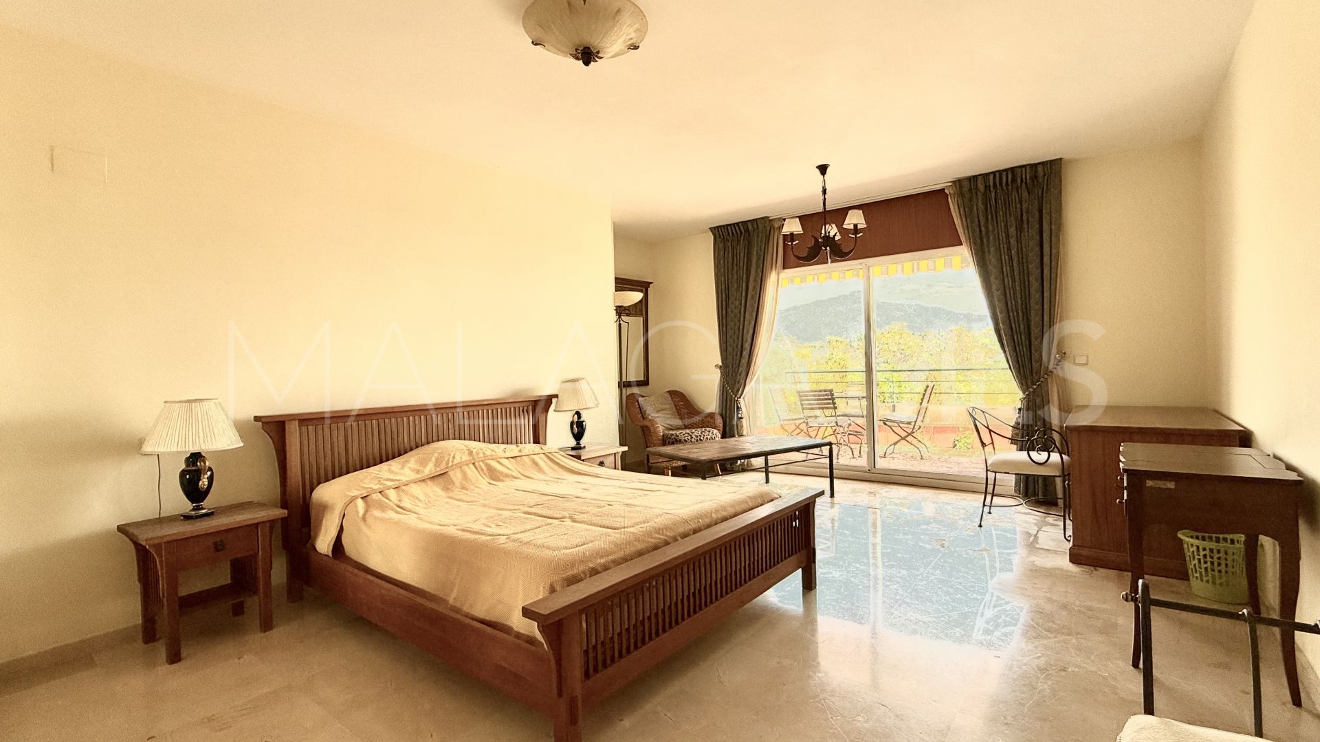 Zweistöckiges penthouse for sale in Campos de Guadalmina