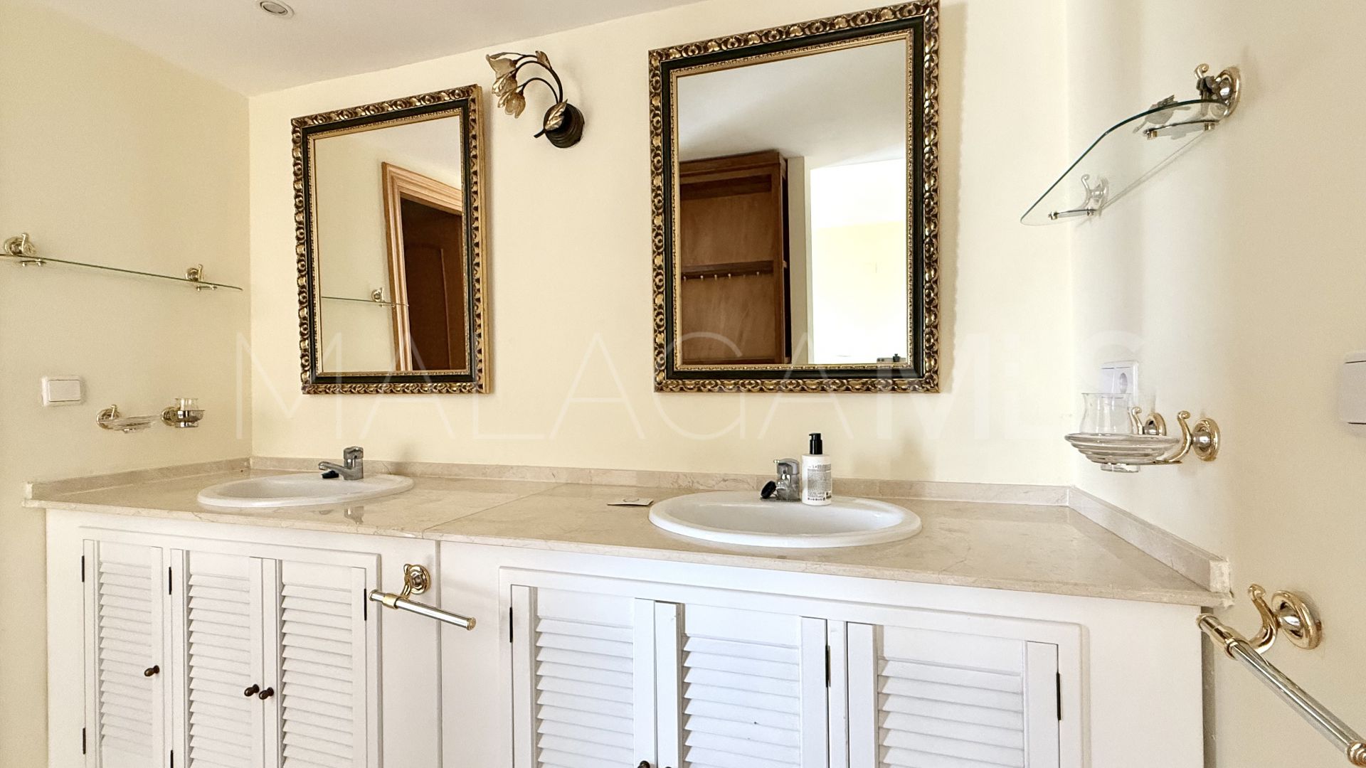 Zweistöckiges penthouse for sale in Campos de Guadalmina