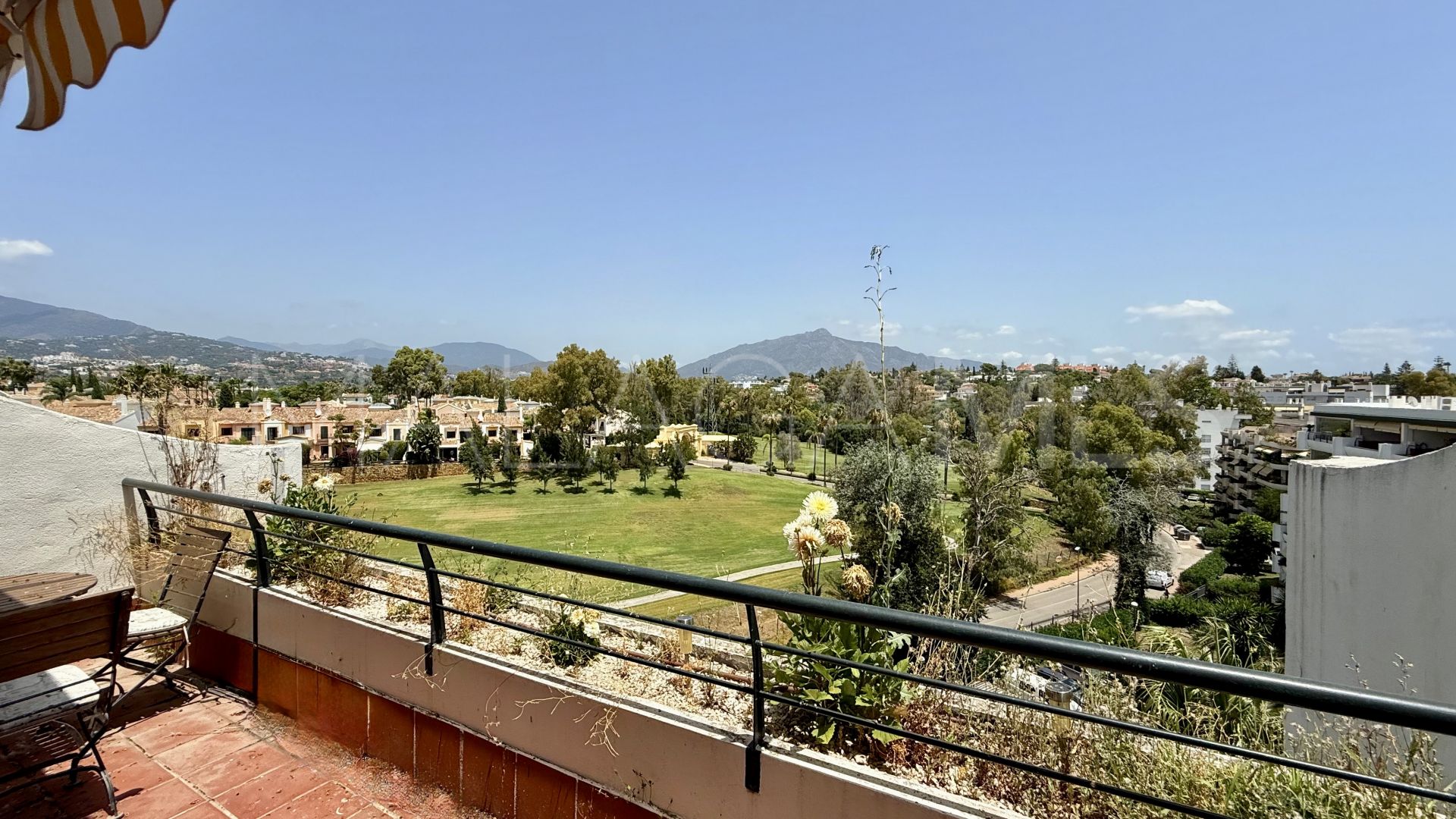 Zweistöckiges penthouse for sale in Campos de Guadalmina