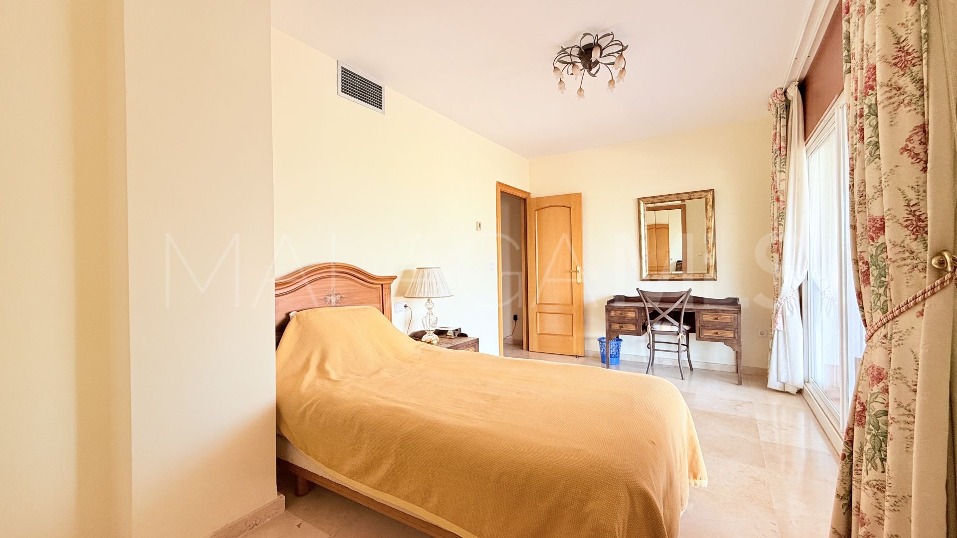 Zweistöckiges penthouse for sale in Campos de Guadalmina