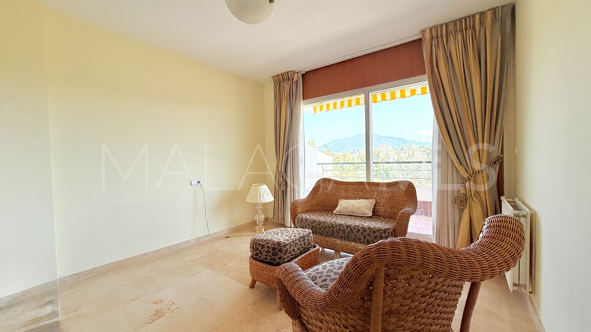 Zweistöckiges penthouse for sale in Campos de Guadalmina