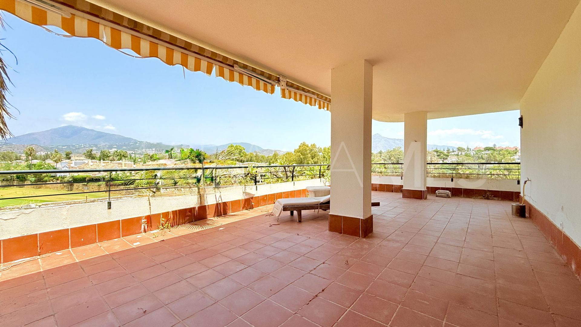 Zweistöckiges penthouse for sale in Campos de Guadalmina