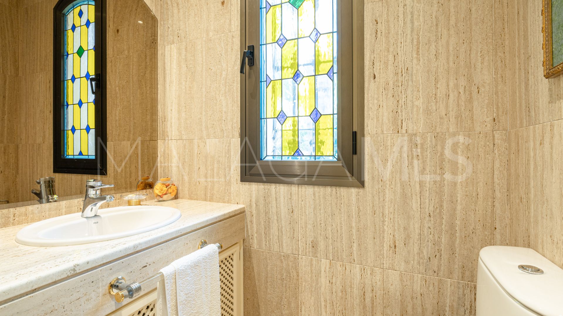 Villa for sale in Guadalmina Baja