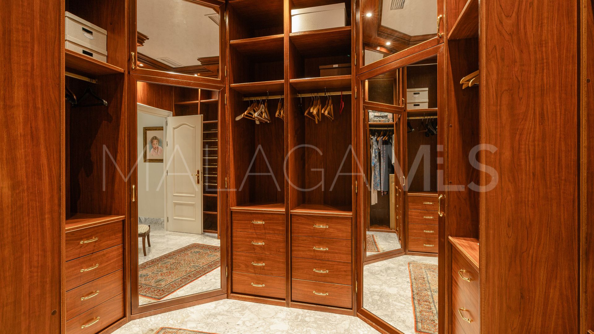 Villa for sale in Guadalmina Baja