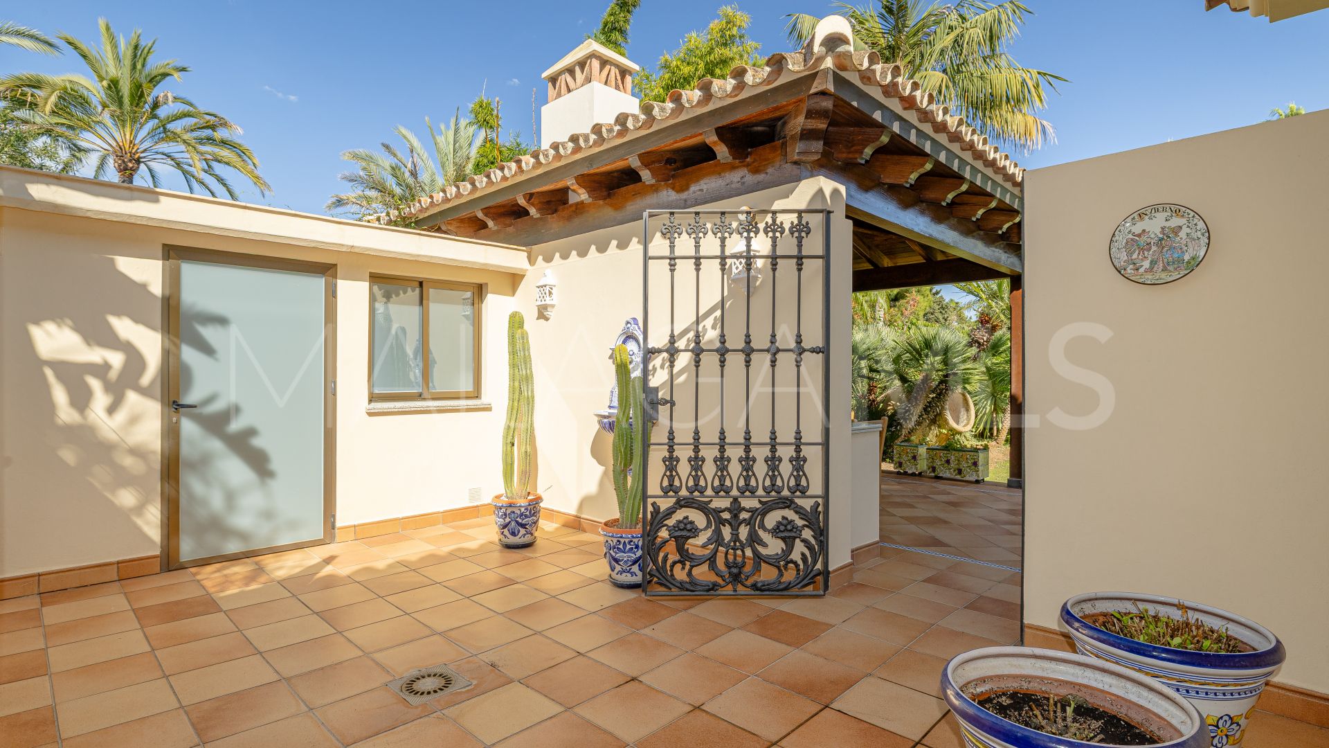 Villa for sale in Guadalmina Baja