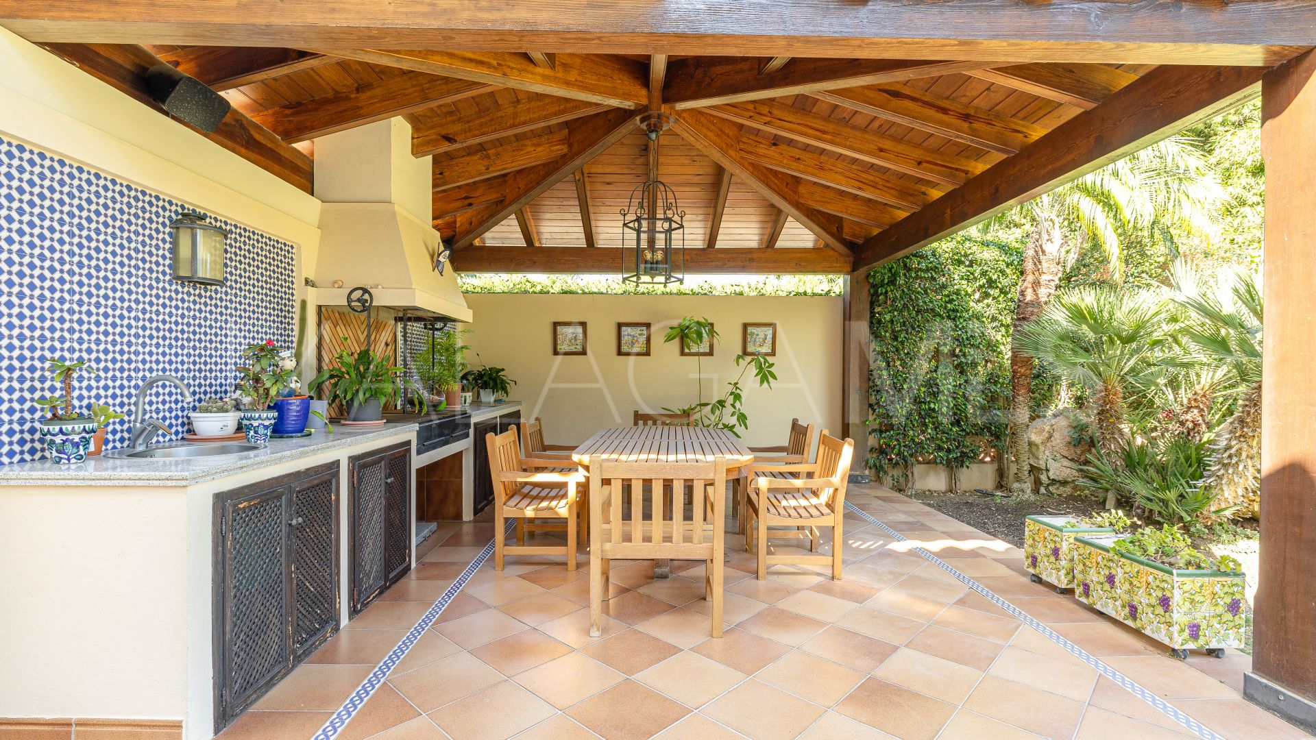 Villa for sale in Guadalmina Baja