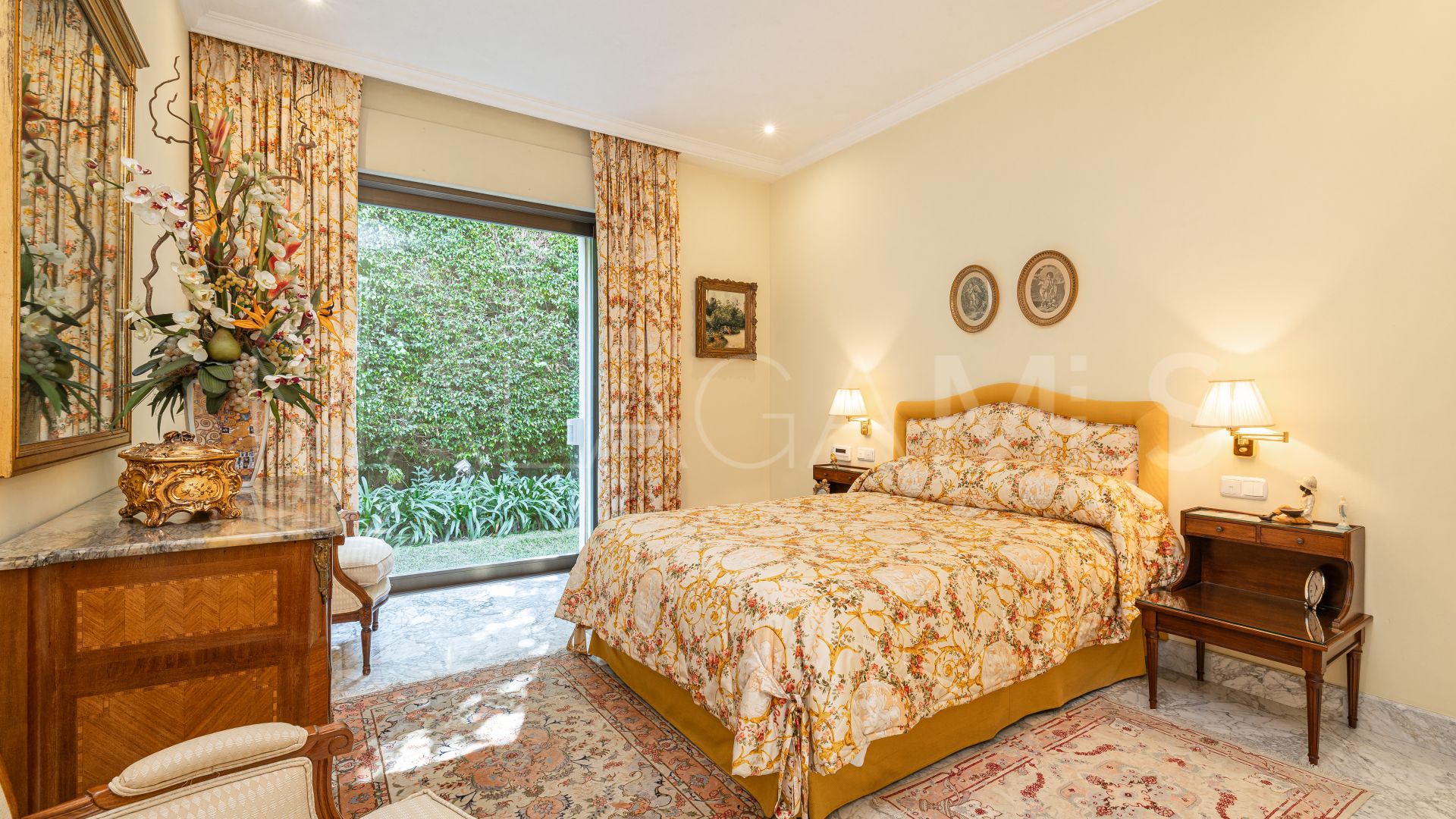 Villa for sale in Guadalmina Baja