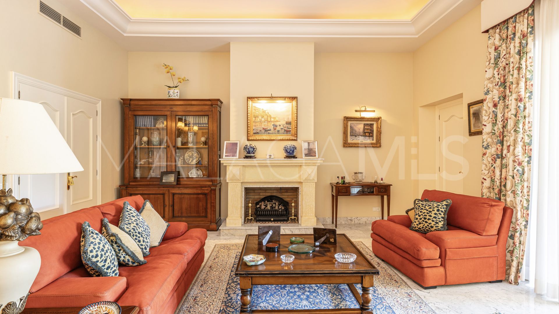 Villa for sale in Guadalmina Baja