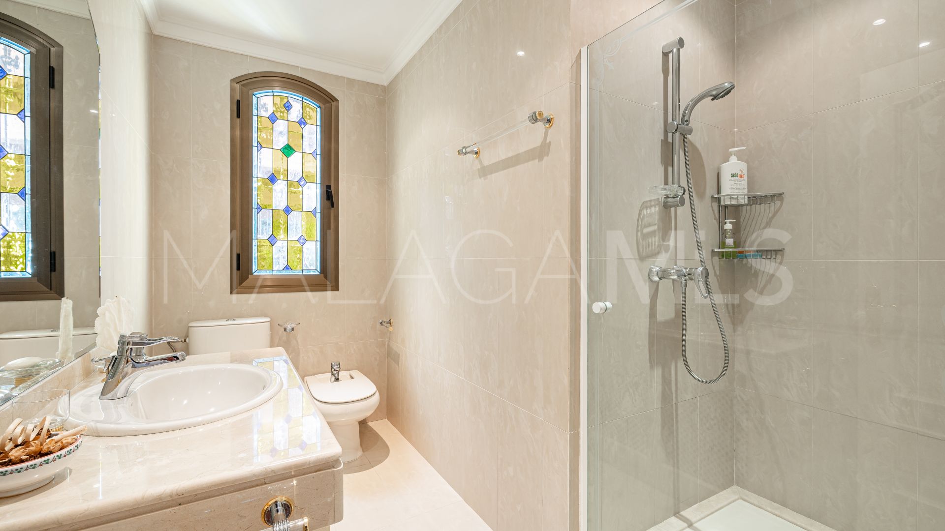 Villa for sale in Guadalmina Baja