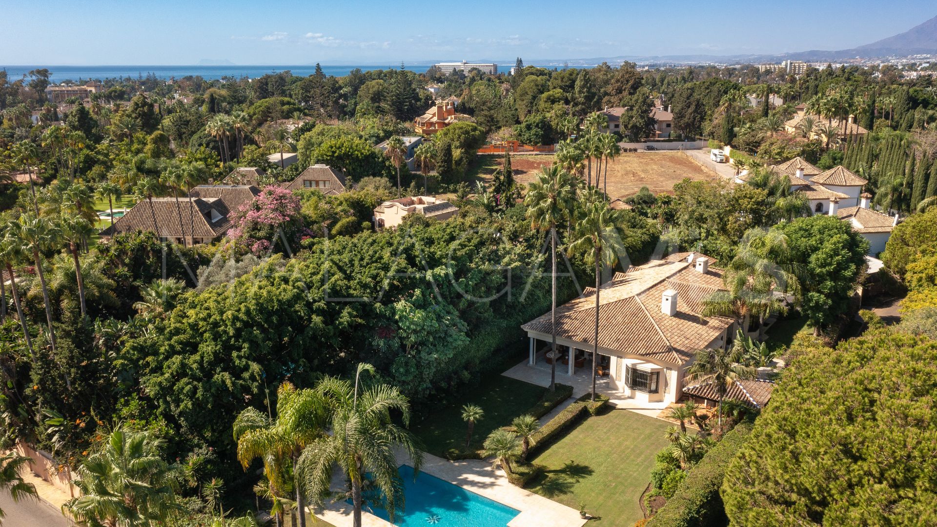 Villa for sale in Guadalmina Baja