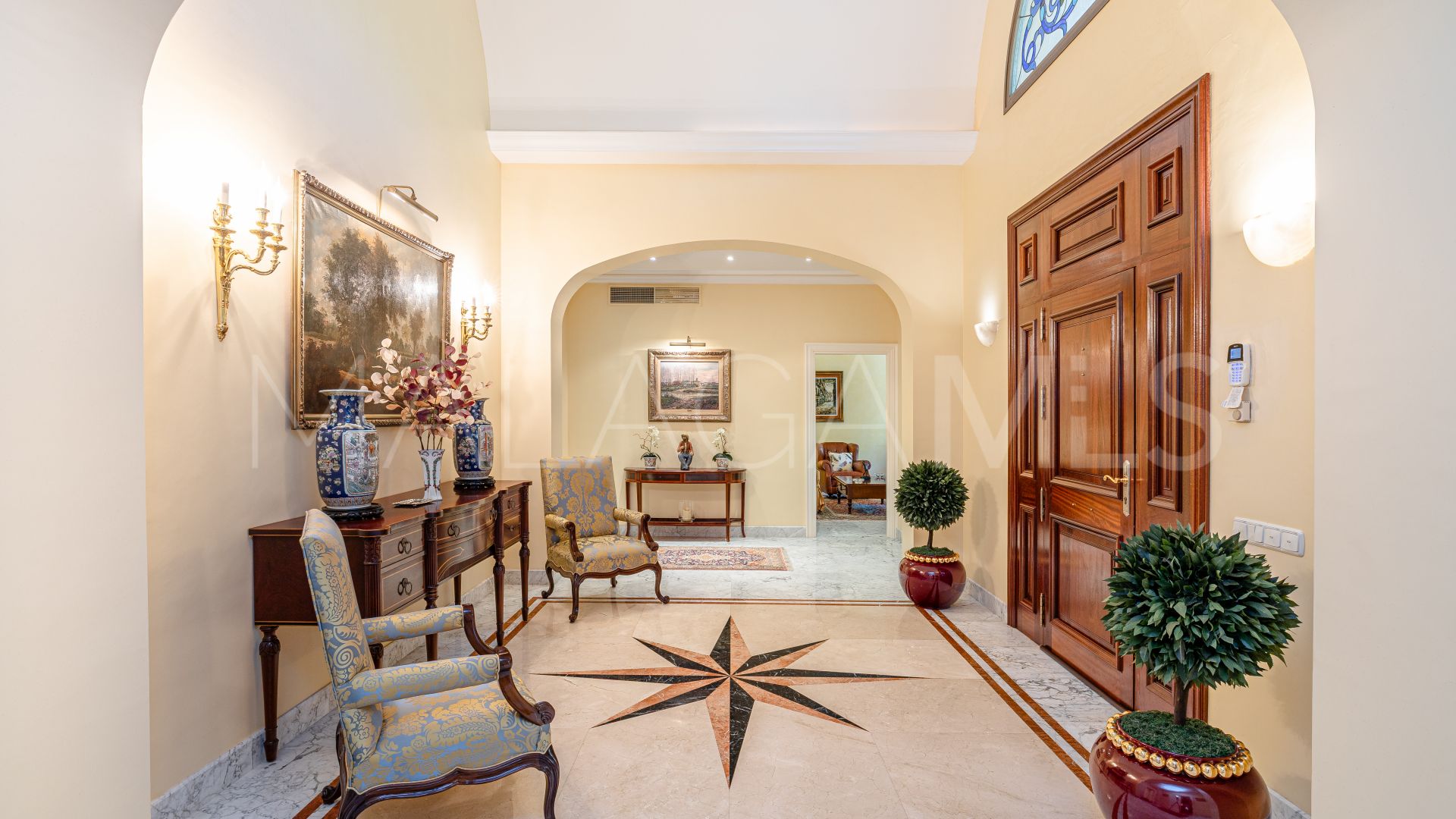 Villa for sale in Guadalmina Baja