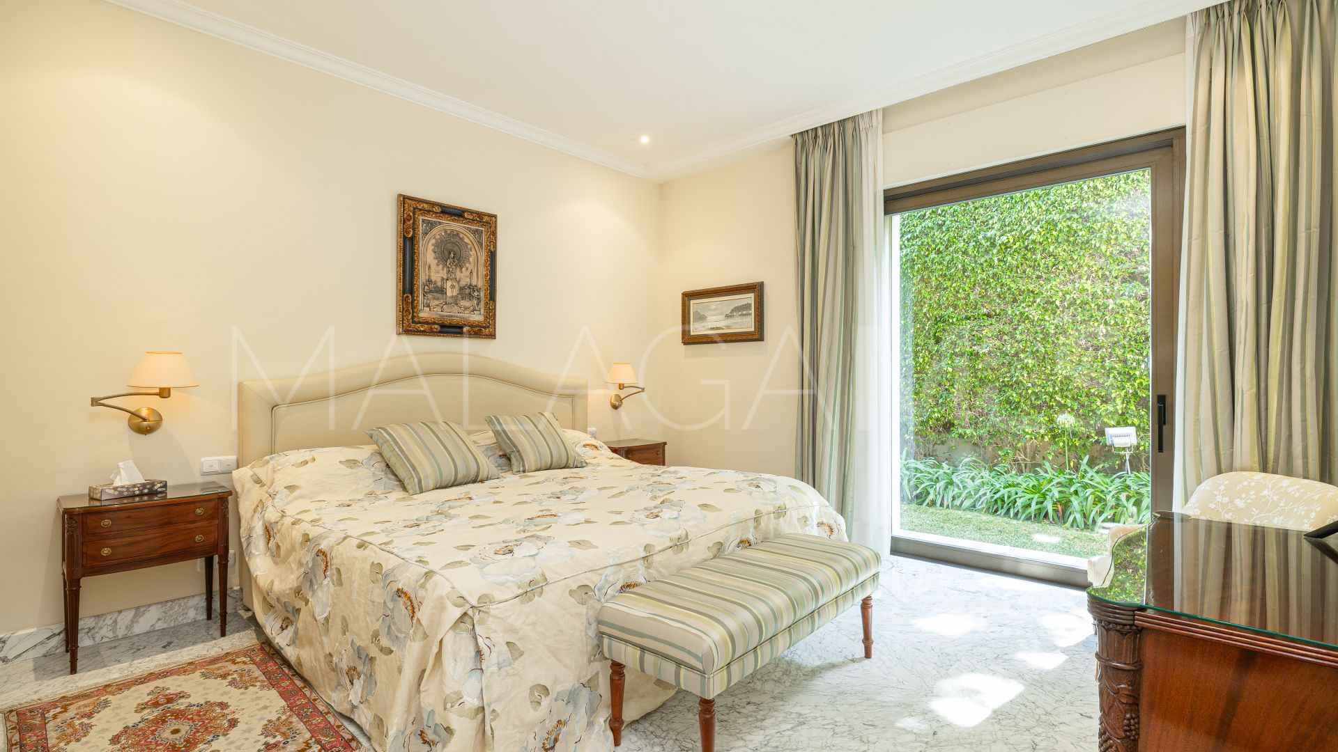 Villa for sale in Guadalmina Baja