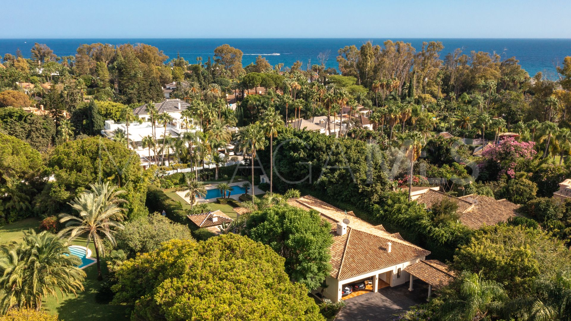 Villa for sale in Guadalmina Baja