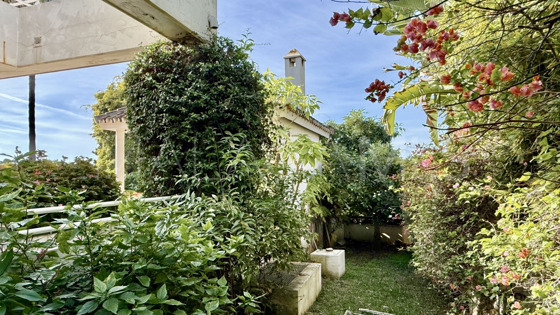 Villa for sale in Guadalmina Alta