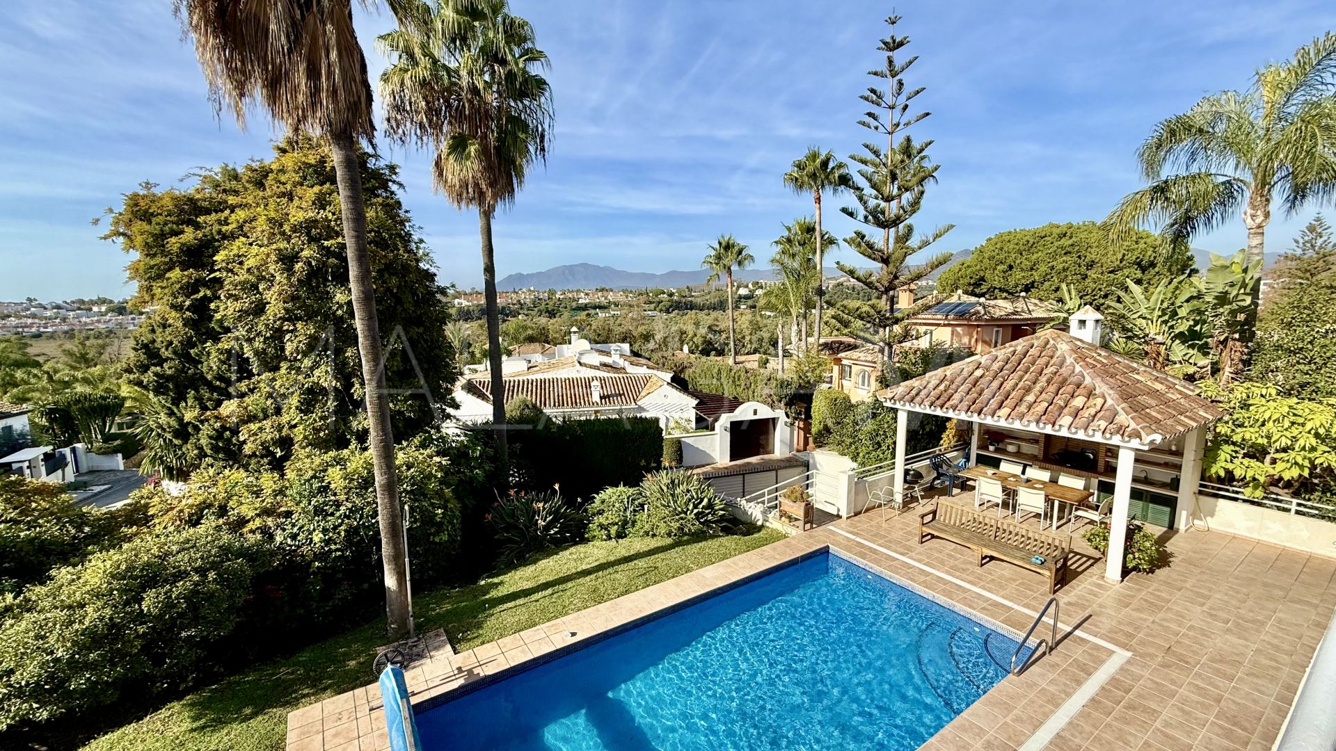 Villa for sale in Guadalmina Alta