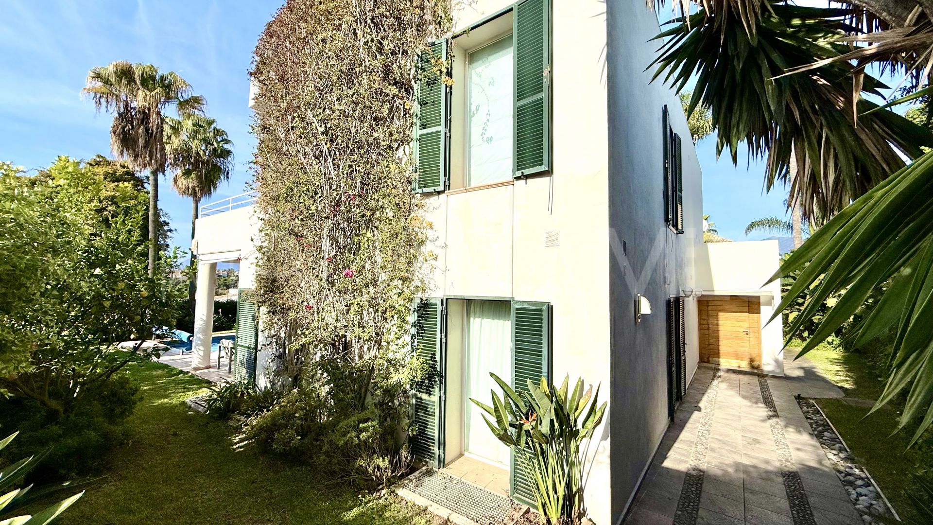 Villa for sale in Guadalmina Alta