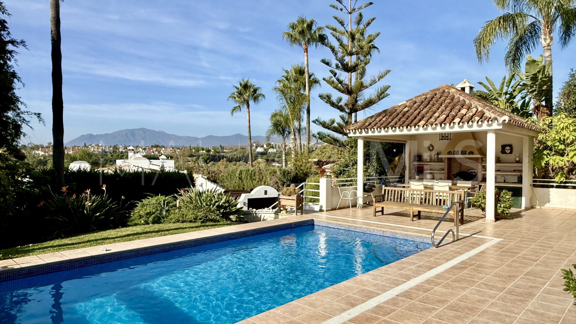 Villa for sale in Guadalmina Alta