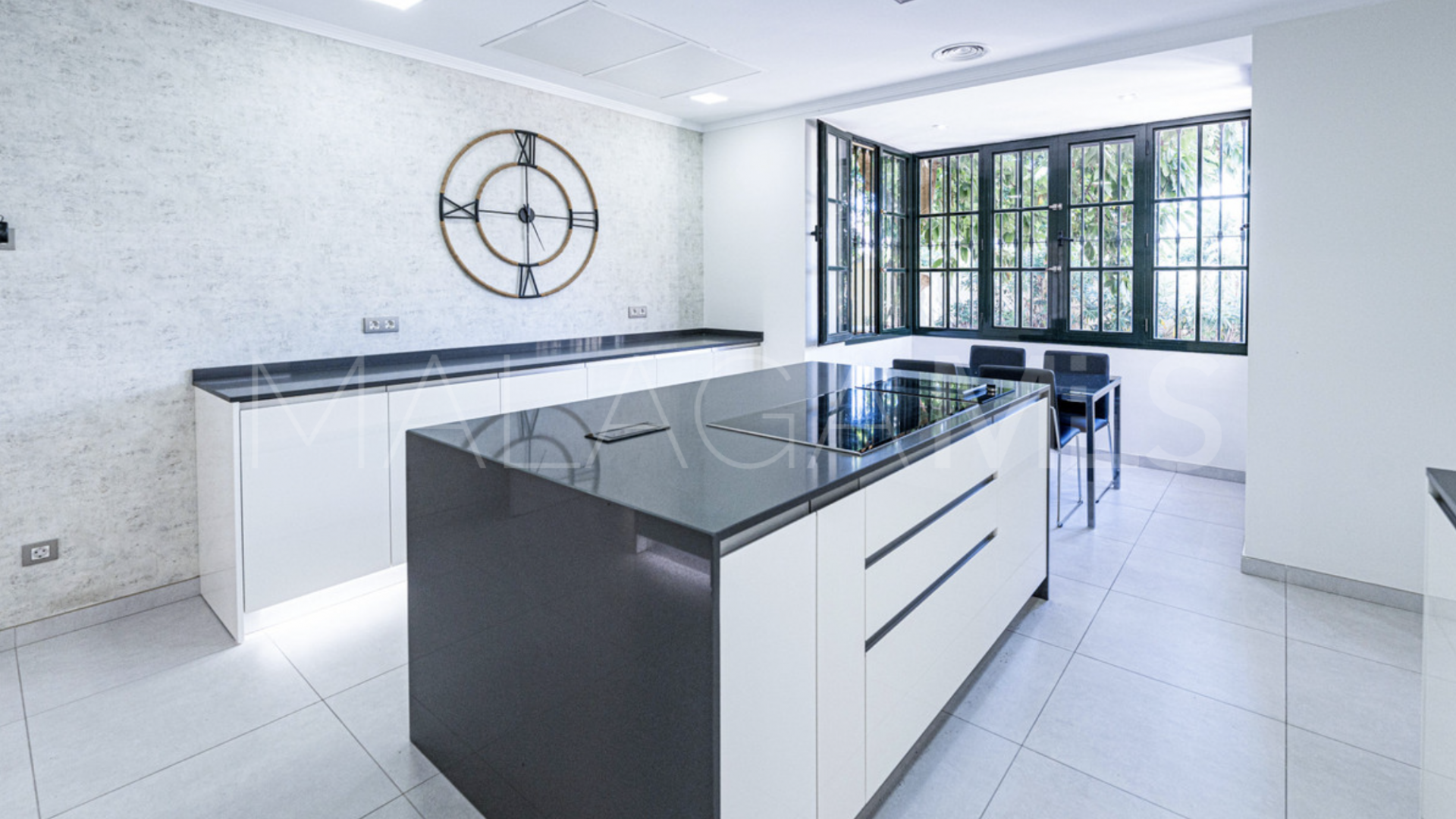 For sale 6 bedrooms villa in Casasola