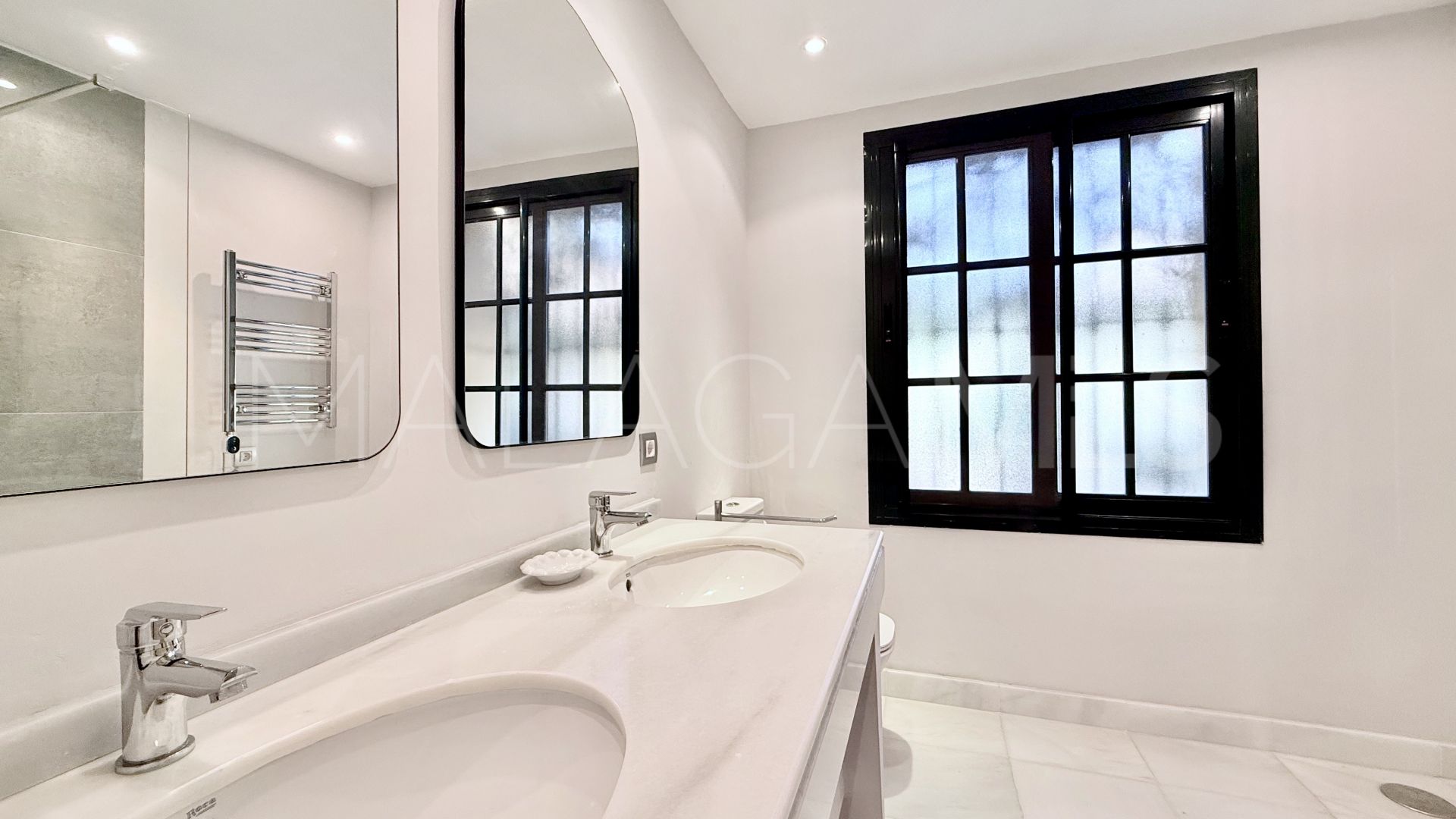 Villa for sale in Casasola