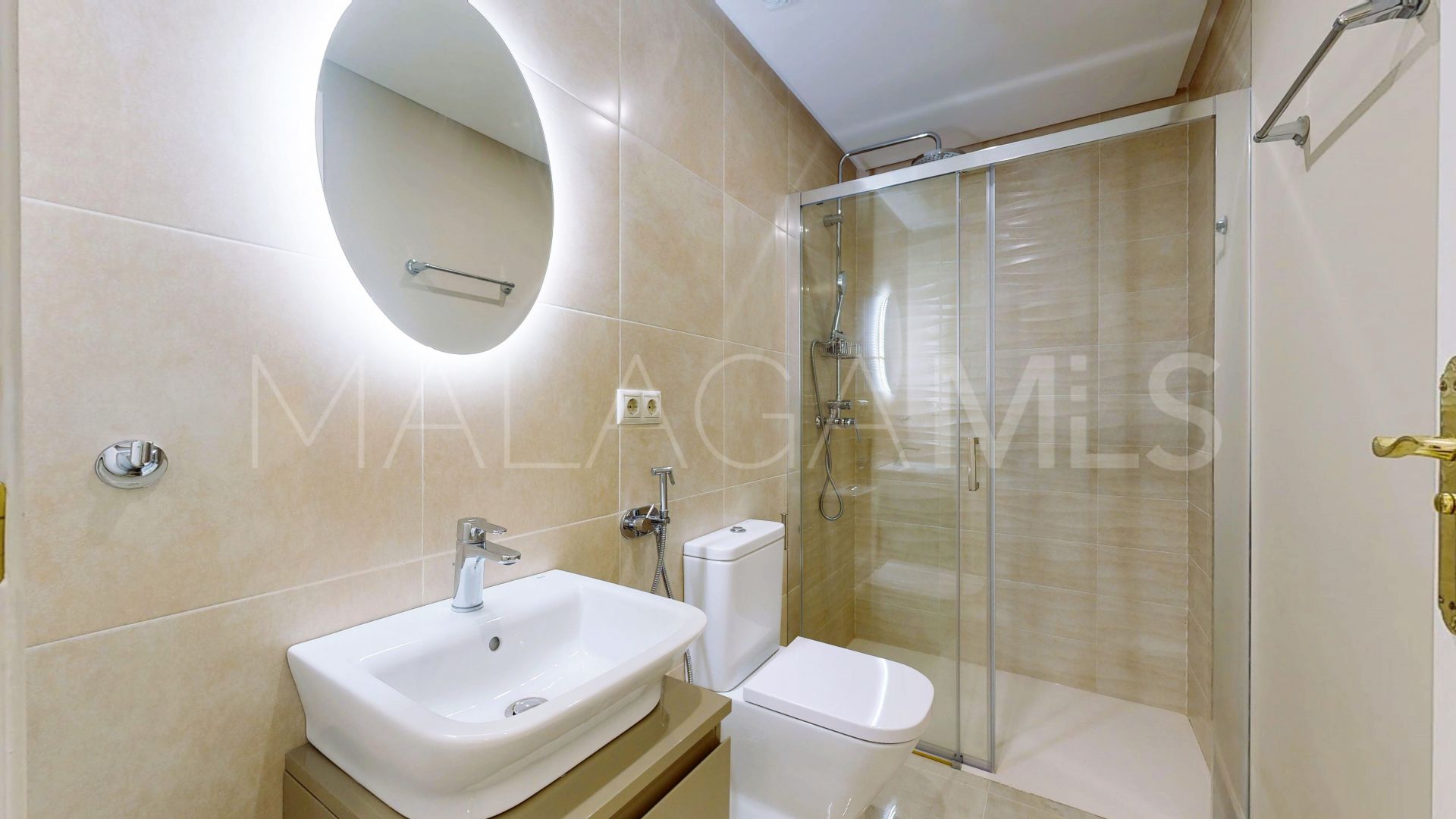 Villa in Altos del Paraiso for sale