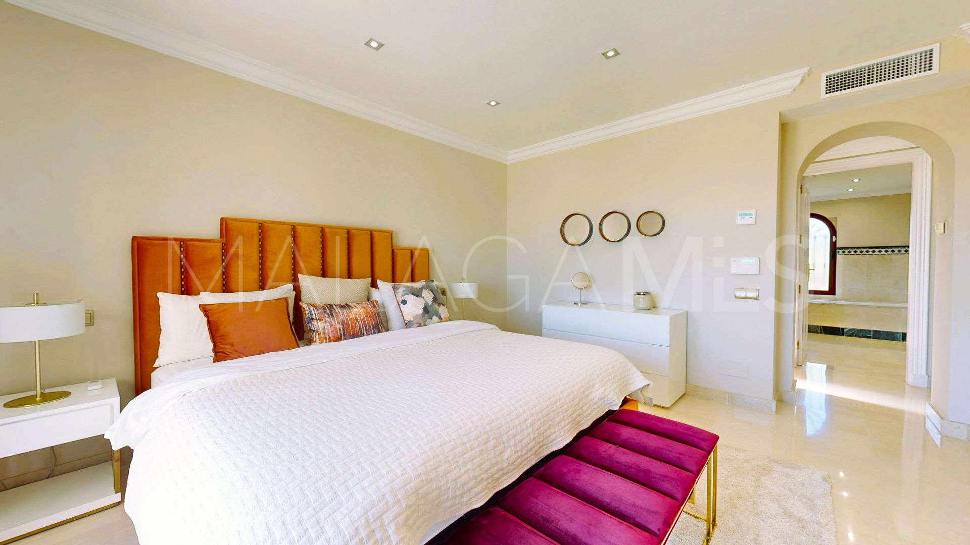 Villa in Altos del Paraiso for sale