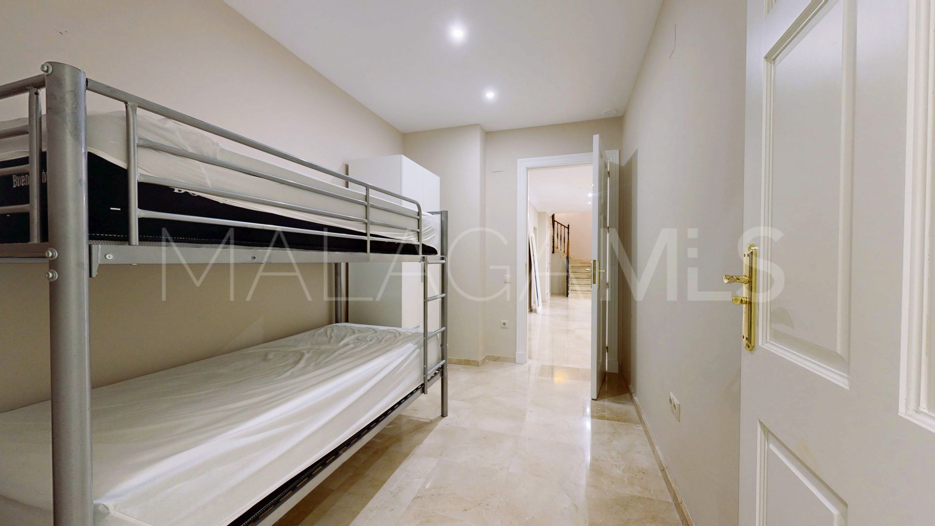 Villa in Altos del Paraiso for sale