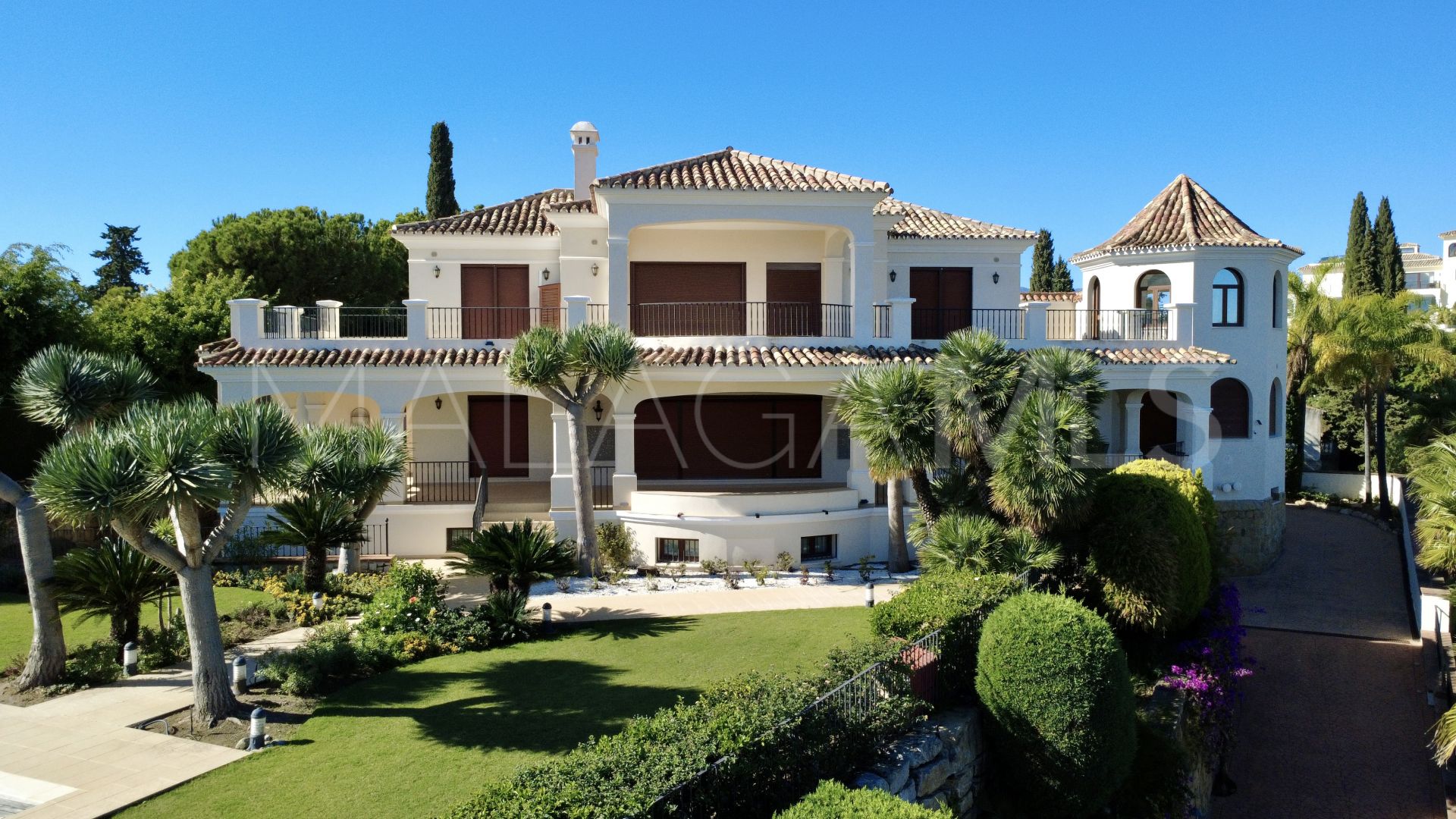Villa for sale in Altos del Paraiso