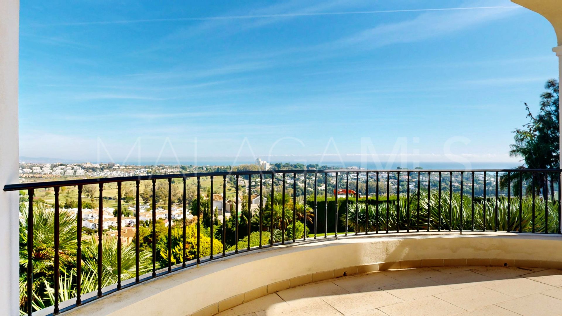 Villa in Altos del Paraiso for sale