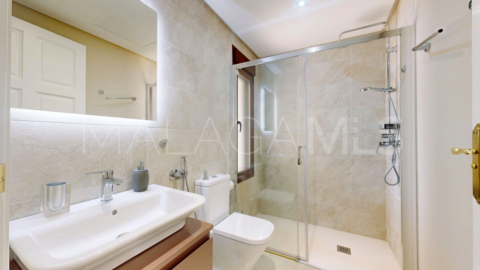 Villa in Altos del Paraiso for sale