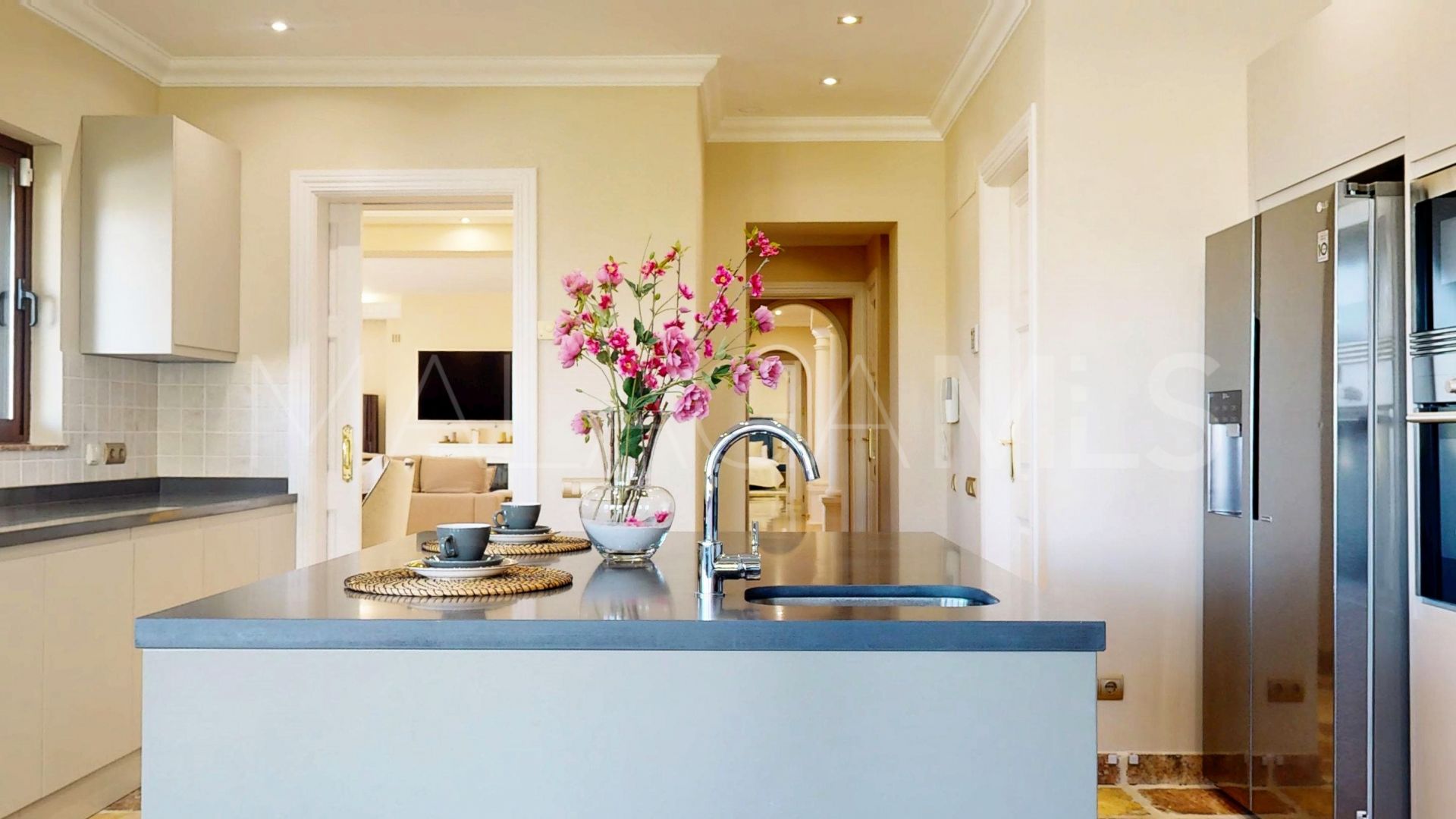 Villa in Altos del Paraiso for sale