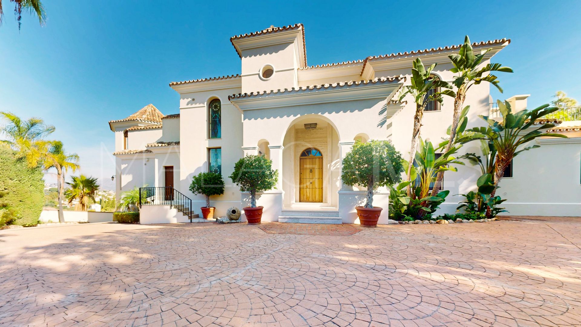 Villa in Altos del Paraiso for sale