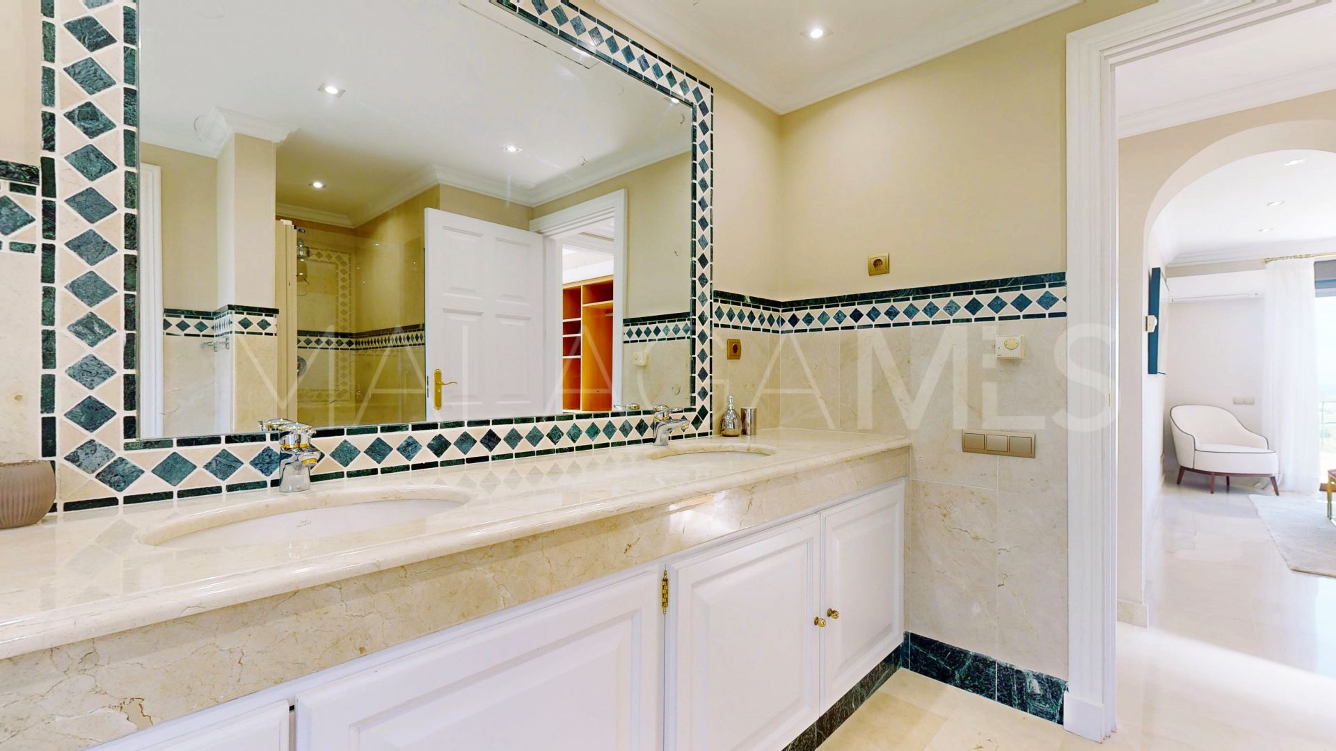 Villa in Altos del Paraiso for sale