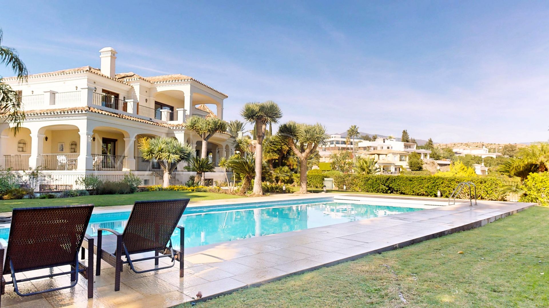 Villa in Altos del Paraiso for sale