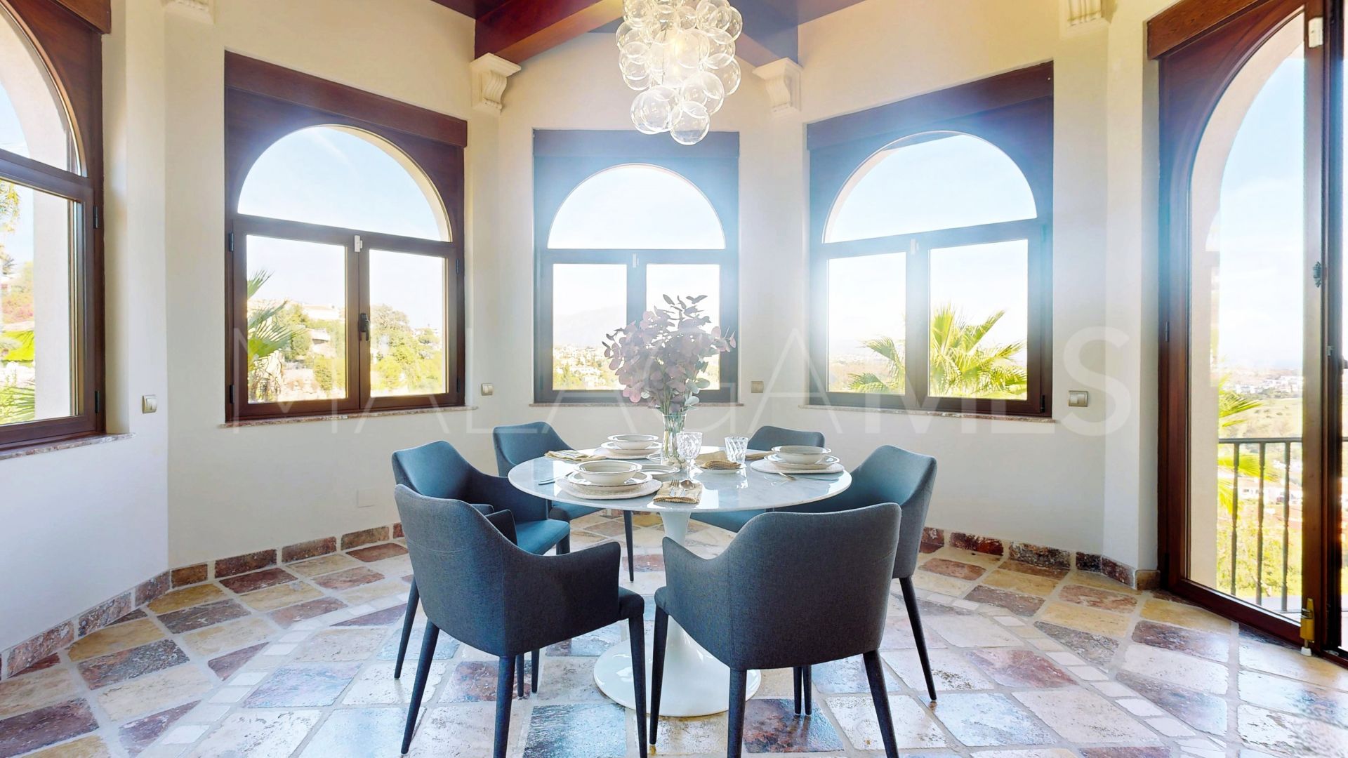 Villa in Altos del Paraiso for sale