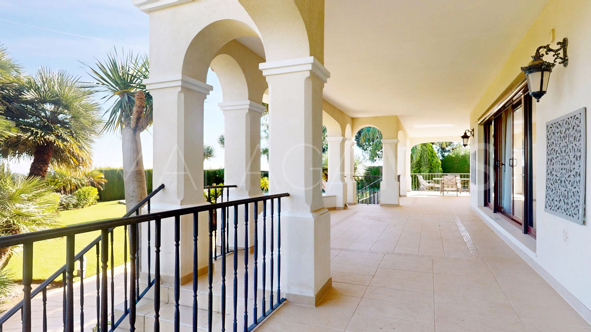 Villa in Altos del Paraiso for sale