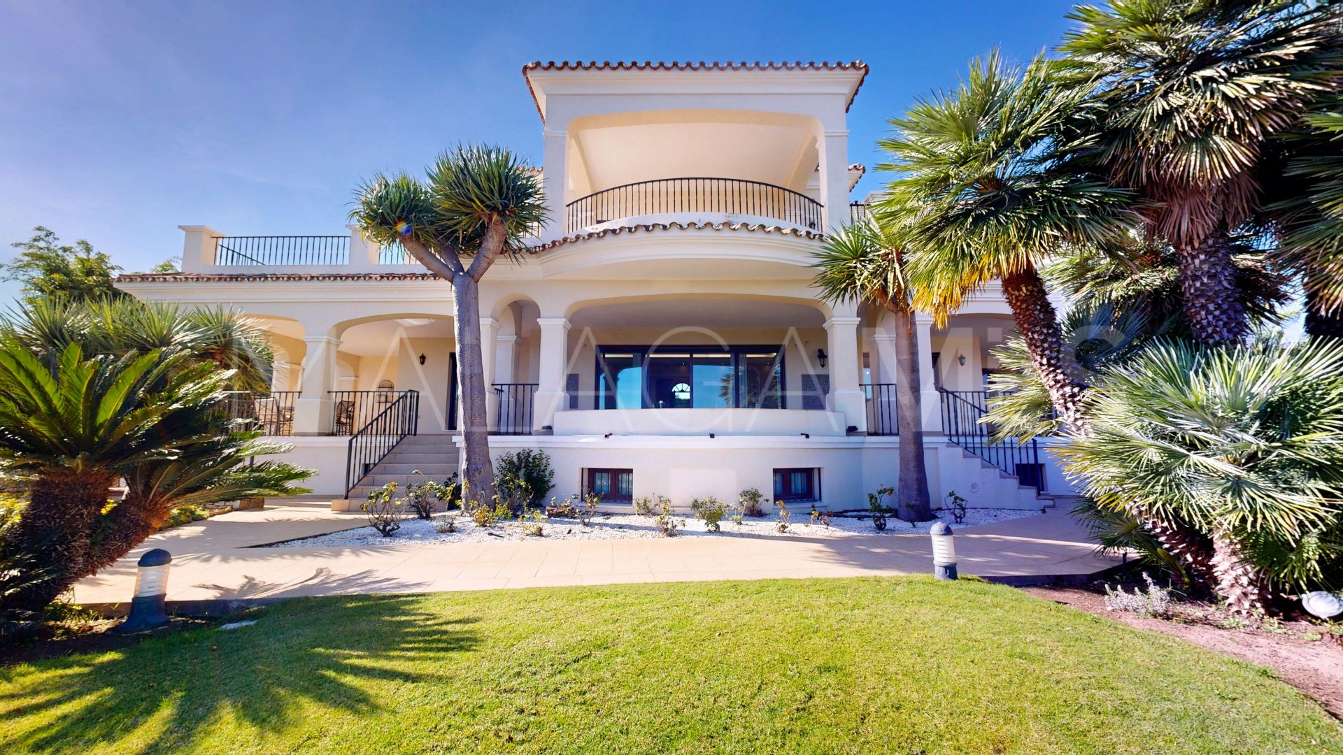 Villa in Altos del Paraiso for sale