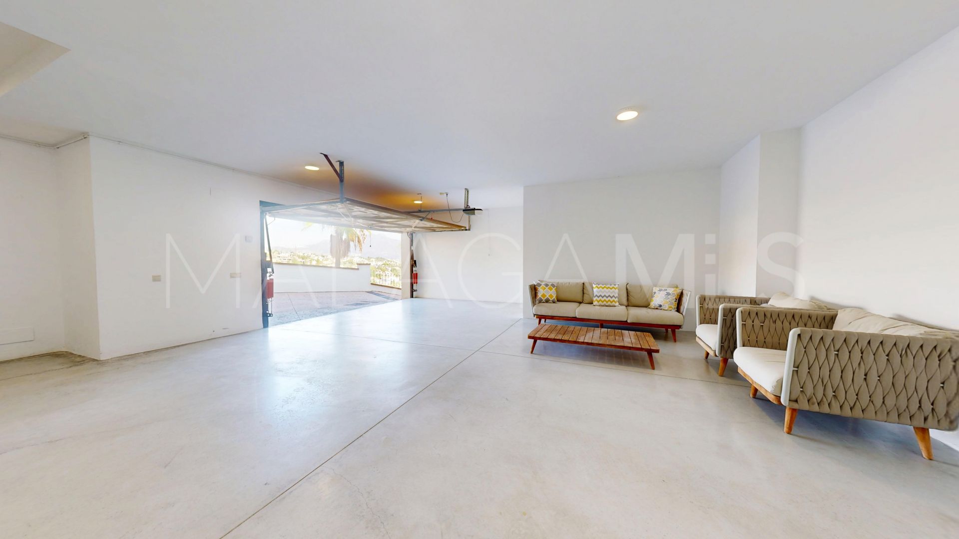 Villa in Altos del Paraiso for sale