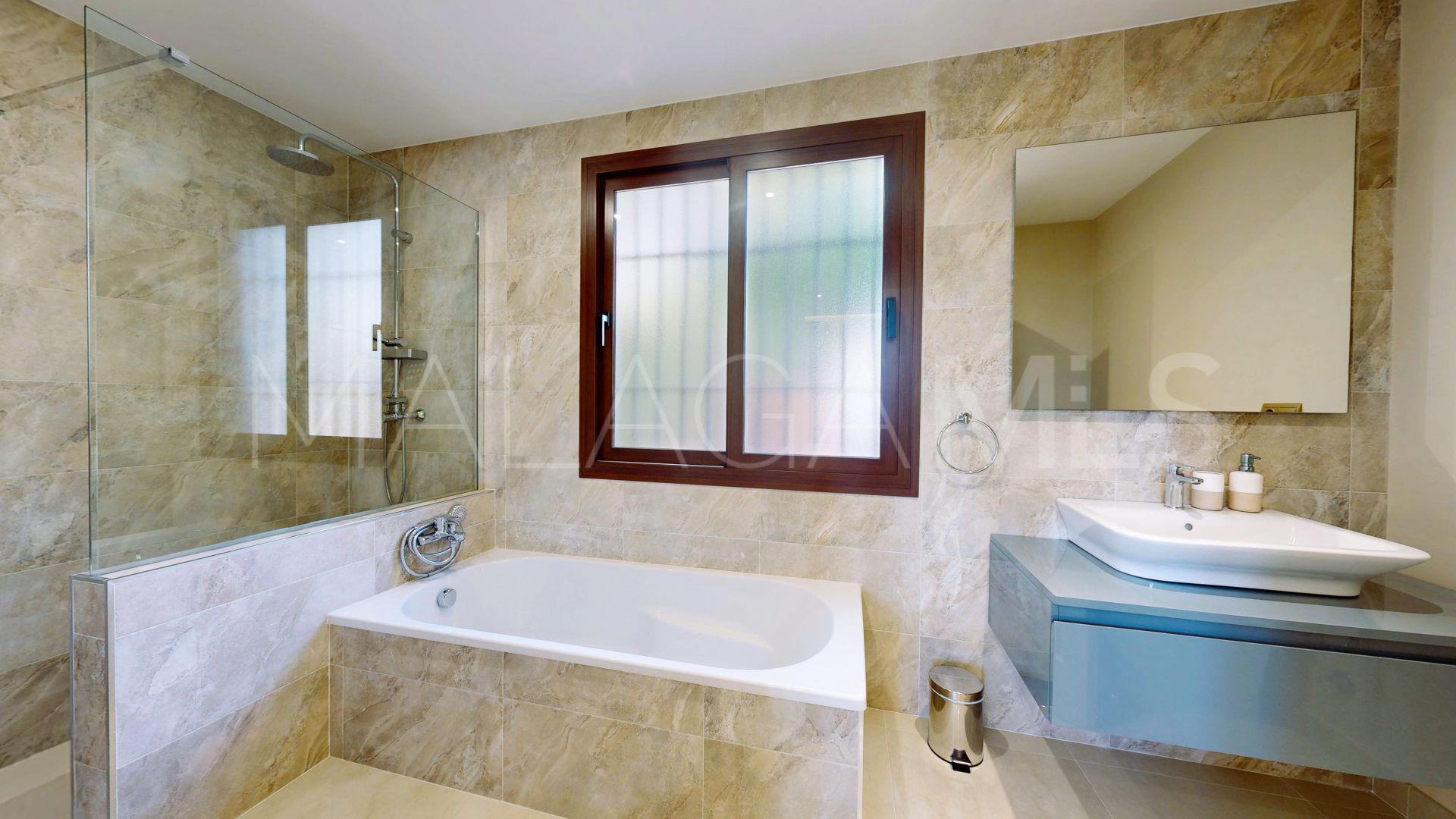 Villa in Altos del Paraiso for sale