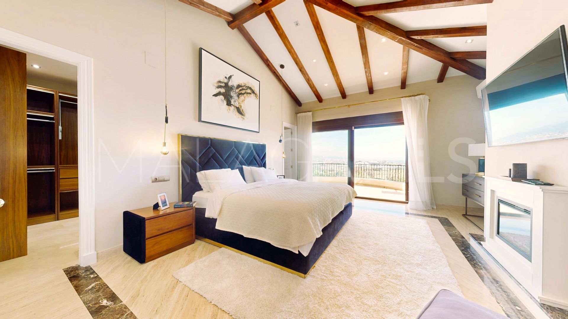 Villa in Altos del Paraiso for sale