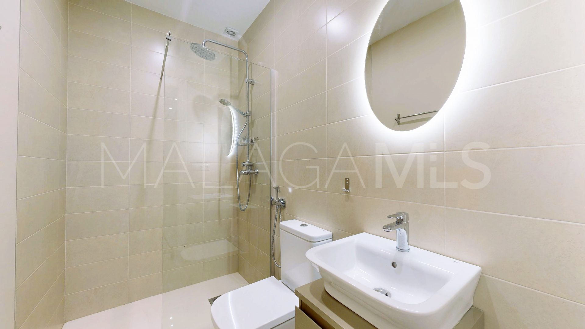 Villa in Altos del Paraiso for sale