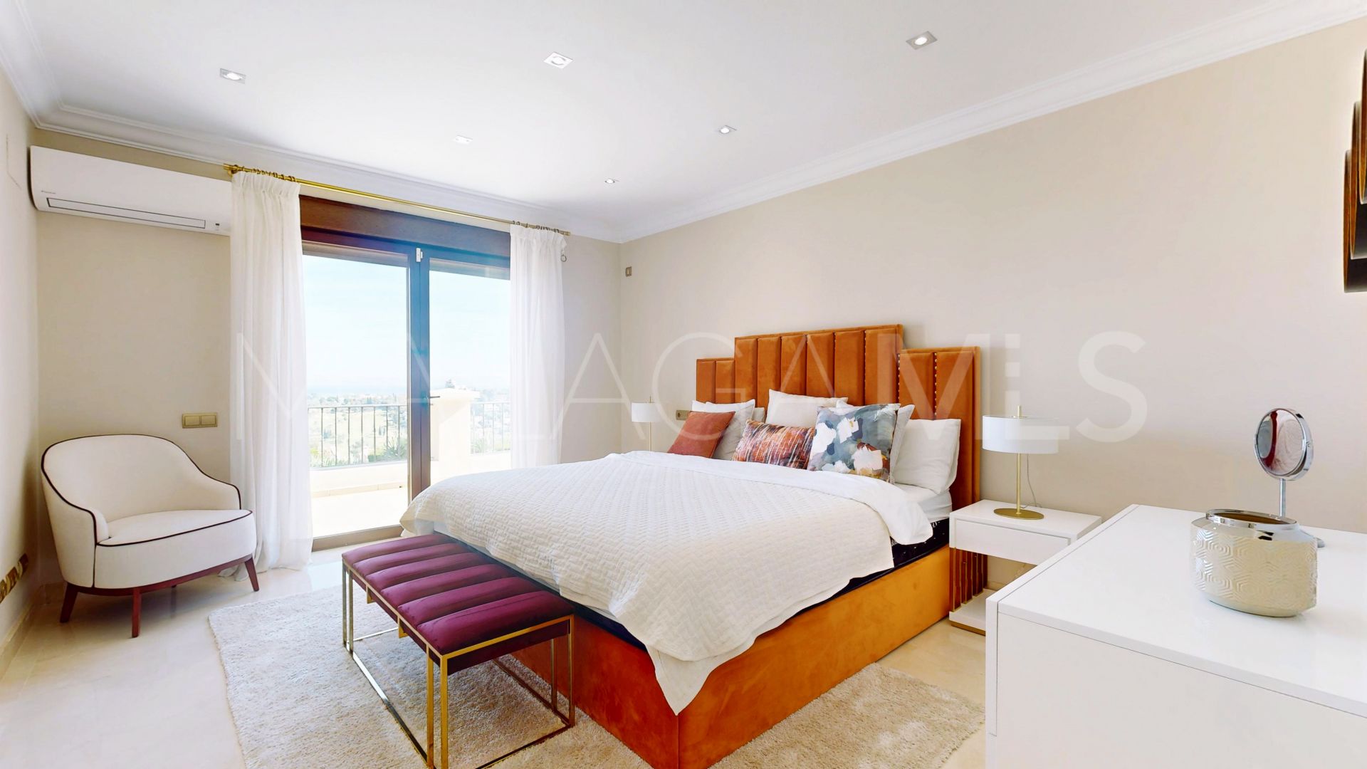 Villa in Altos del Paraiso for sale