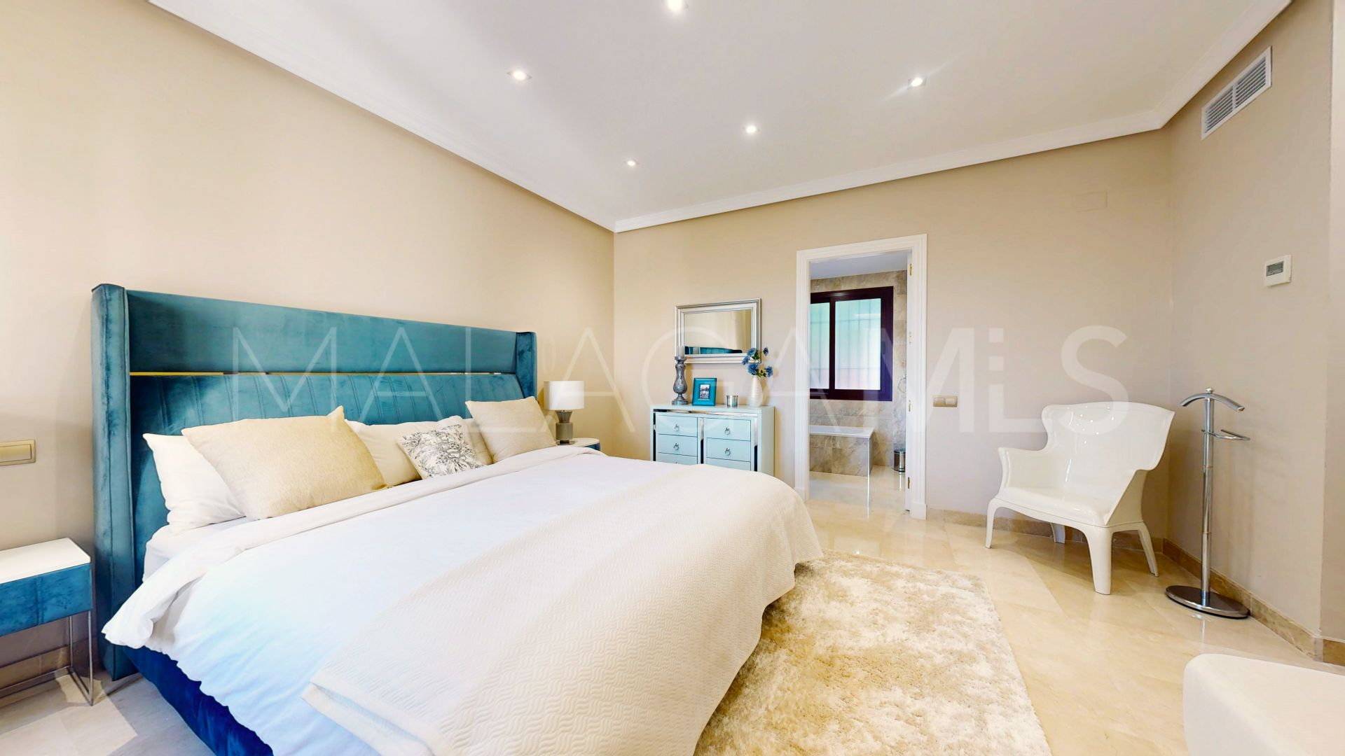 Villa in Altos del Paraiso for sale